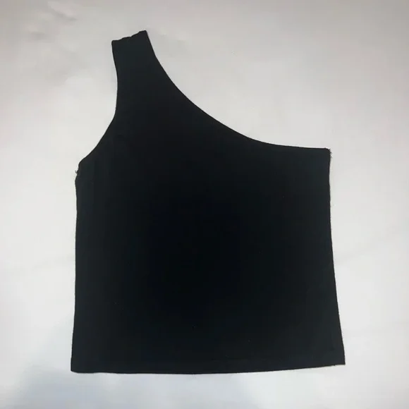 Brandy Melville Tops Nwot Brandy Melville Blythe Tank Poshmark